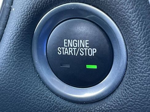Used 2023 Chevrolet Traverse LT FWD image 23