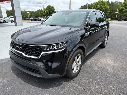 Used 2023 Kia Sorento LX FWD image 2