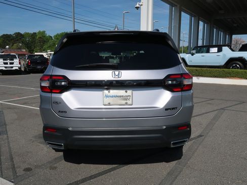Used 2025 Honda Pilot Sport image 9