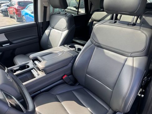 Used 2025 Ford Expedition Active AWD/4WD image 25