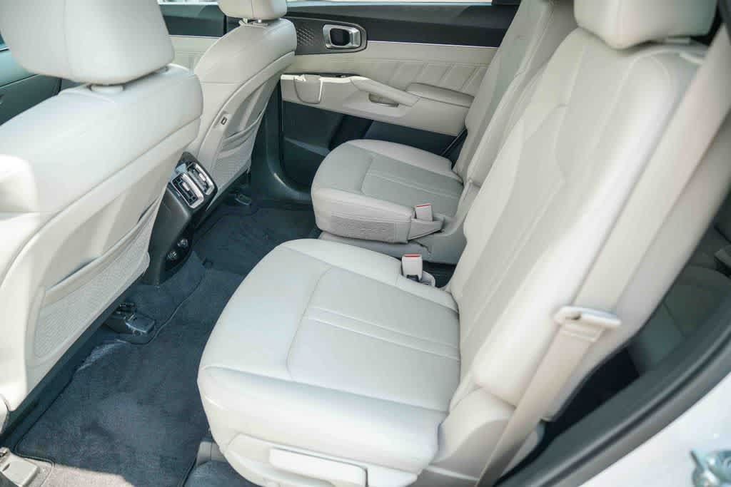 Certified 2023 Kia Sorento SX AWD/4WD image 17