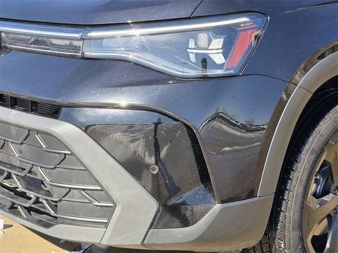 Used 2025 Volkswagen Taos SE image 6