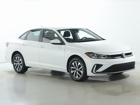 Certified 2025 Volkswagen Jetta S image 9