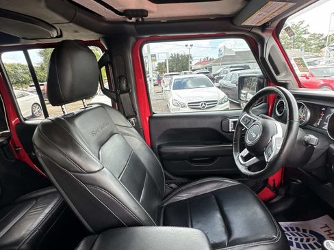 Used 2018 Jeep Wrangler Unlimited Sahara AWD/4WD image 11