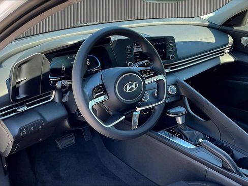 New 2026 Hyundai Elantra SE FWD image 7