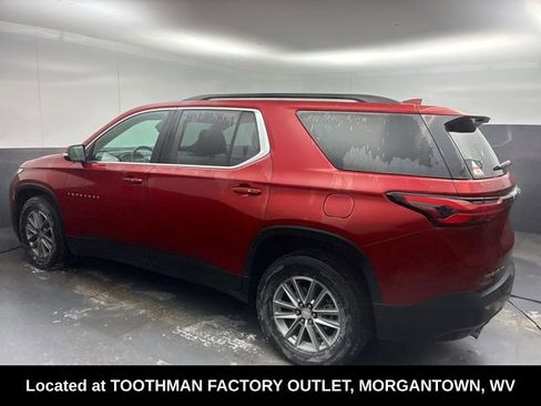 Used 2023 Chevrolet Traverse LT image 2