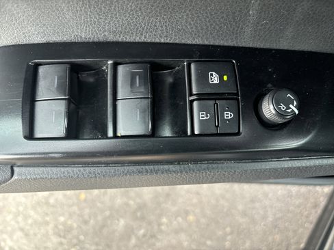 Used 2025 Toyota Camry SE image 17