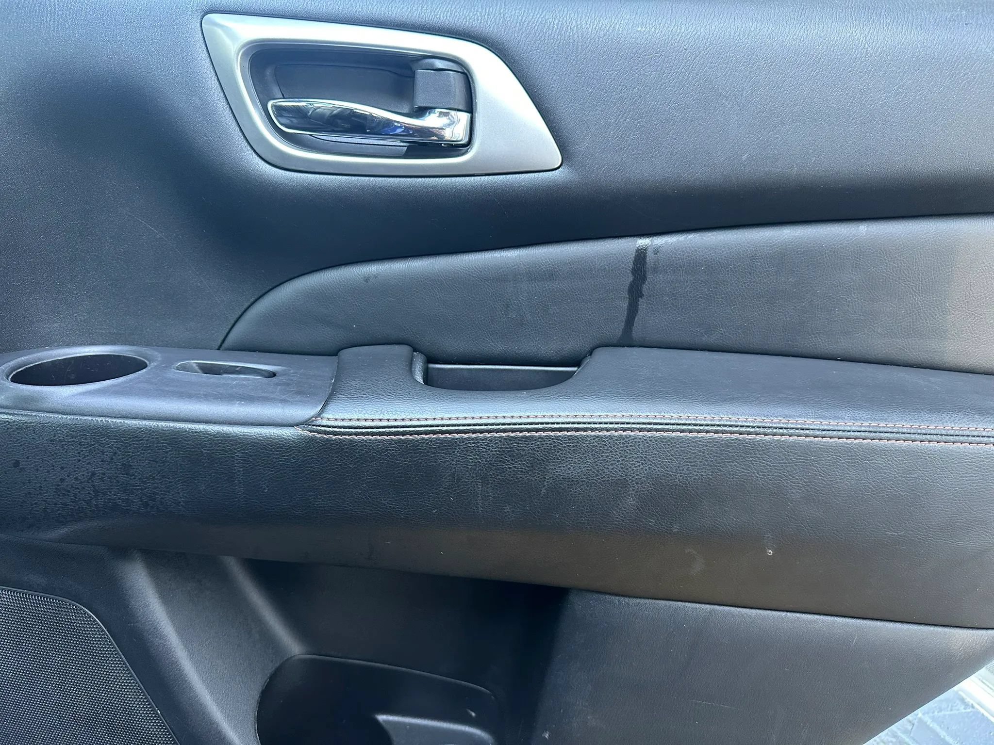 Used 2019 Nissan Pathfinder SL FWD image 6