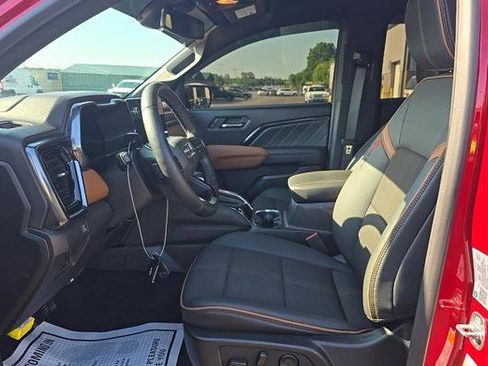 Used 2025 GMC Canyon AT4 AWD/4WD image 4