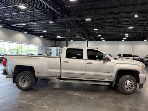 Used 2018 GMC Sierra 3500 Denali w/ Duramax Plus Package AWD/4WD image 2