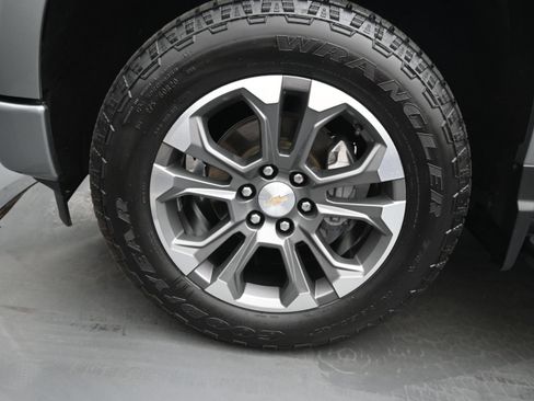 Used 2025 Chevrolet Silverado 1500 High Country AWD/4WD image 11
