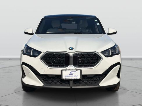 Used 2025 BMW X2 xDrive28i AWD/4WD image 2