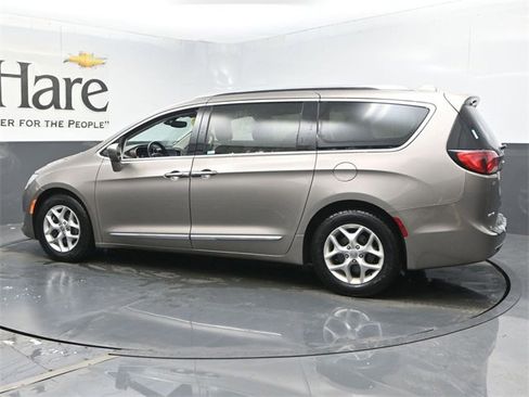 Used 2018 Chrysler Pacifica Touring-L Plus w/ Tire & Wheel Group image 53
