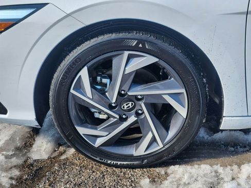 Used 2025 Hyundai Elantra SEL image 12