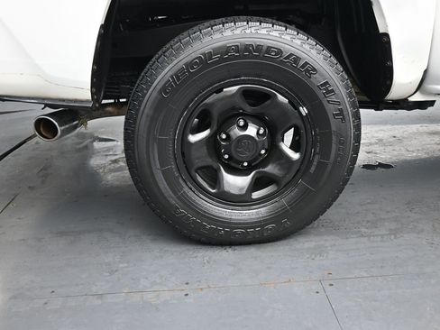Used 2016 Toyota Tacoma SR image 10