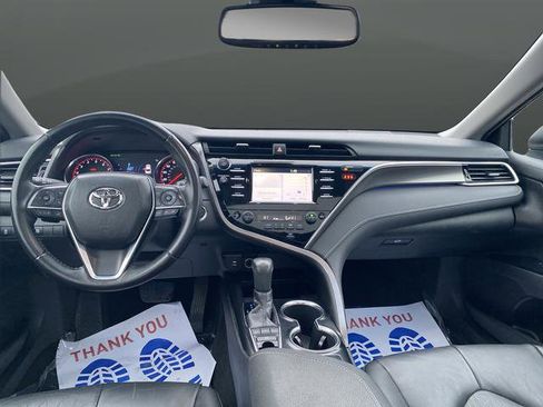 Used 2018 Toyota Camry XSE image 5