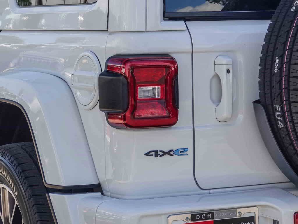 Used 2022 Jeep Wrangler Unlimited Sahara AWD/4WD image 7