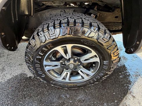 Used 2019 Toyota Tacoma TRD Sport image 14