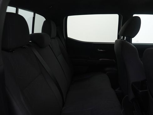 Used 2018 Toyota Tacoma TRD Sport image 11