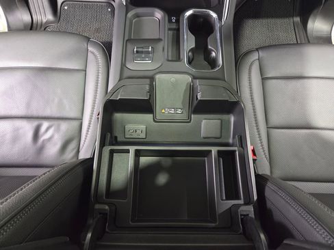 Used 2025 GMC Sierra 3500 Denali w/ Denali Reserve Package image 24