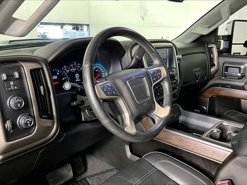 Used 2019 GMC Sierra 3500 Denali w/ Duramax Plus Package image 16
