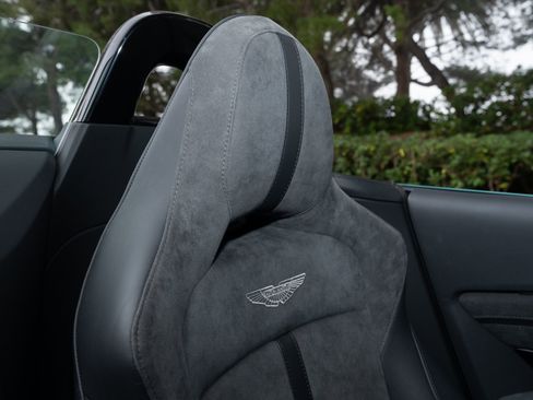 Used 2023 Aston Martin V8 Vantage Roadster image 24