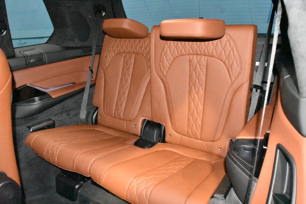 Used 2025 BMW X7 M60i AWD/4WD image 23