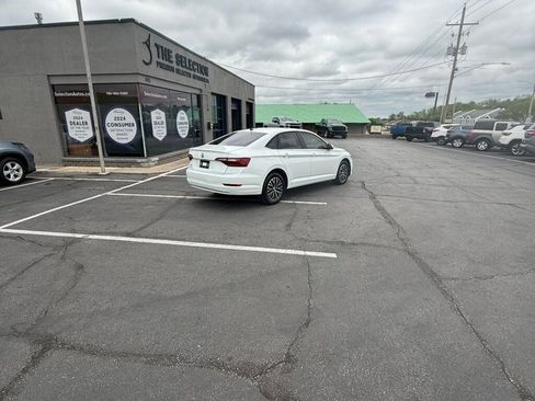 Used 2019 Volkswagen Jetta SE FWD image 16