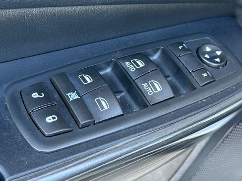 Used 2016 Jeep Cherokee Limited w/ Luxury Group AWD/4WD image 13