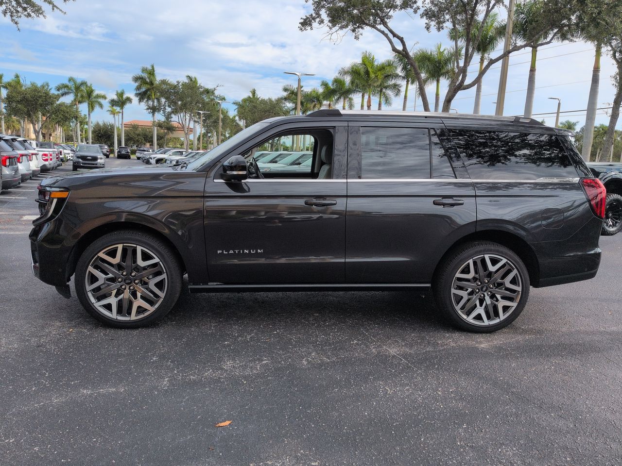 Certified 2025 Ford Expedition Platinum w/ Platinum Ultimate Package AWD/4WD image 7