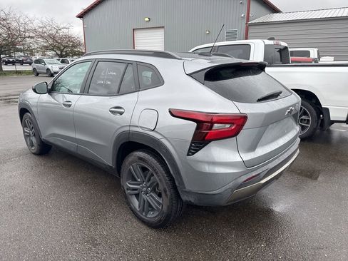 Used 2025 Chevrolet Trax ACTIV w/ Driver Confidence Package image 2