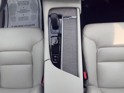 Certified 2023 Volvo XC90 T8 Plus image 34