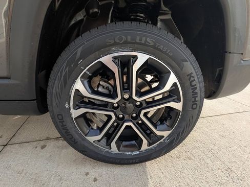 Used 2022 Jeep Compass Limited image 37