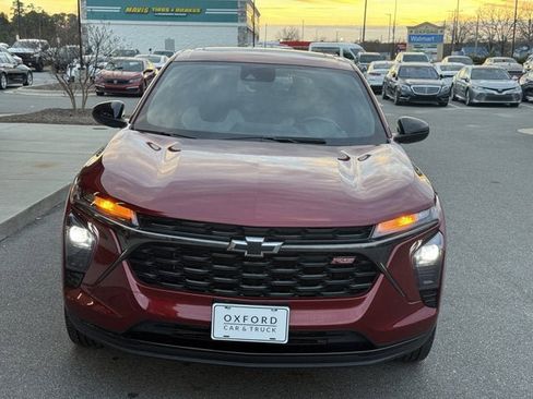 Used 2024 Chevrolet Trax RS w/ Sunroof Package image 9