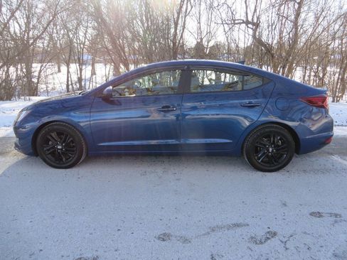 Used 2019 Hyundai Elantra SEL image 2