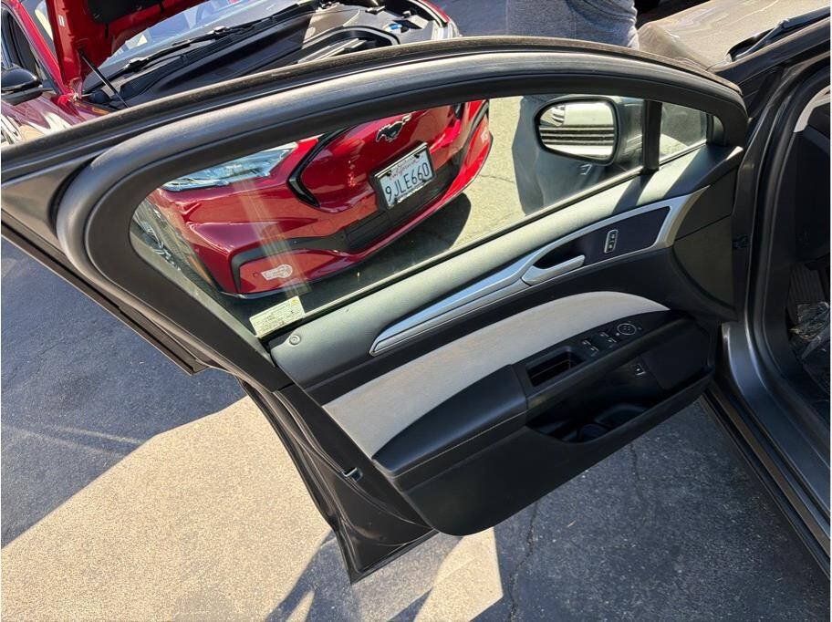 Used 2018 Ford Fusion S FWD image 14