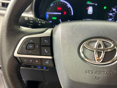 Used 2022 Toyota Sienna XLE w/ XLE Plus Package FWD image 18