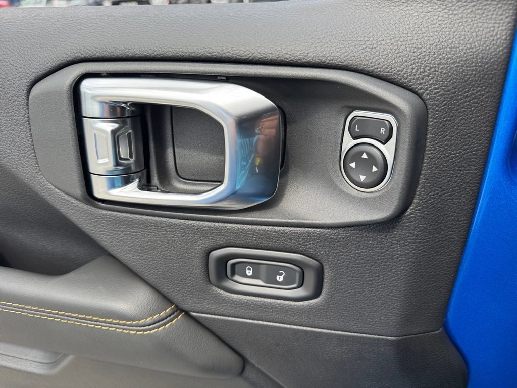 New 2025 Jeep Wrangler Unlimited Sahara AWD/4WD image 18