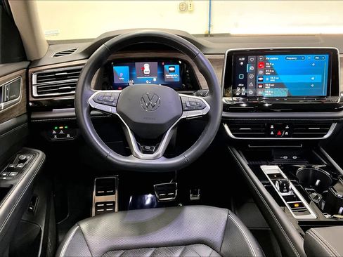 Used 2025 Volkswagen Atlas SEL Premium R-Line image 7