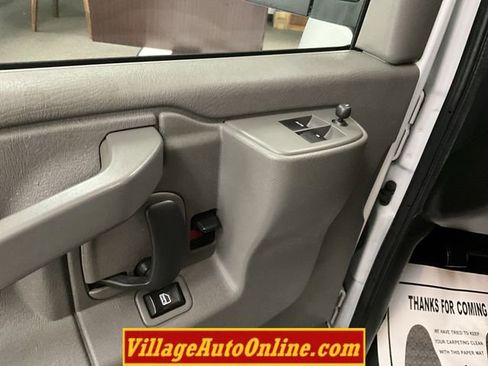 Used 2018 Chevrolet Express 2500 w/ Driver Convenience Package RWD image 13