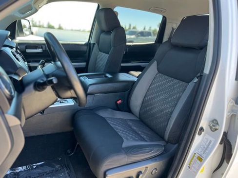 Used 2020 Toyota Tundra SR5 w/ SR5 Upgrade Package AWD/4WD image 18