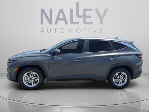Certified 2025 Hyundai Tucson SE FWD image 2
