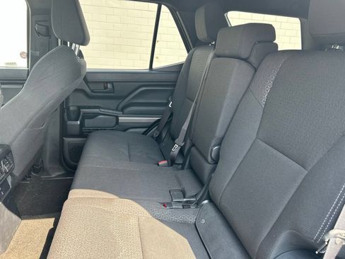 Used 2025 Toyota 4Runner SR5 AWD/4WD image 9