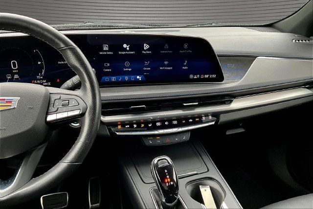 Certified 2025 Cadillac XT4 Sport w/ Cold Weather Package AWD/4WD image 9