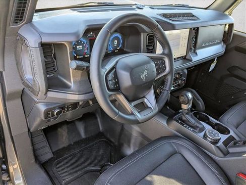 New 2025 Ford Bronco Badlands image 3