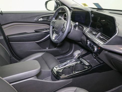 Used 2025 Chevrolet Trax ACTIV w/ Sunroof Package FWD image 19
