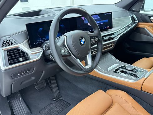 Used 2024 BMW X5 xDrive40i w/ Premium Package AWD/4WD image 4