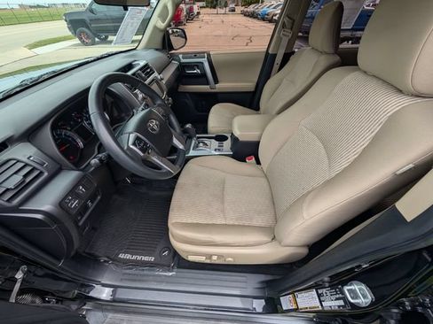 Used 2018 Toyota 4Runner SR5 AWD/4WD image 15