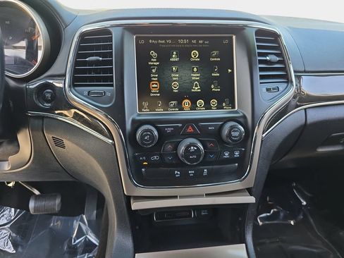 Used 2015 Jeep Grand Cherokee Overland AWD/4WD image 25