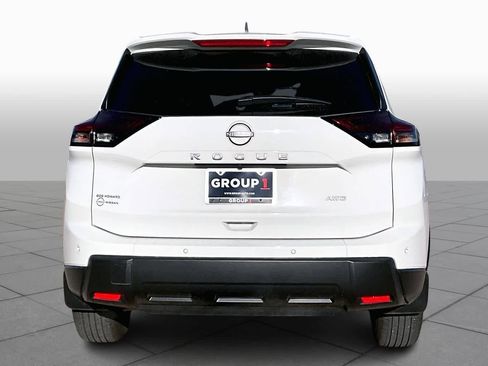Used 2025 Nissan Rogue S AWD/4WD image 4